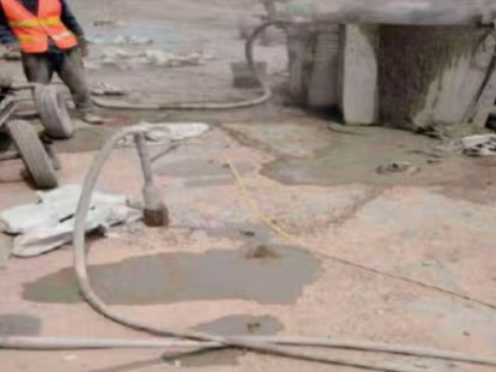 酒泉水泥混凝土路面板底注浆技术 路面脱空注浆整治方案